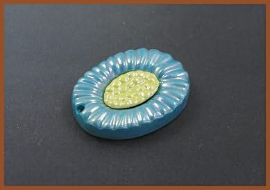 FlowerToggle - Turquoise with MOP