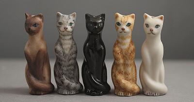 Tall Sitting Cat Bead